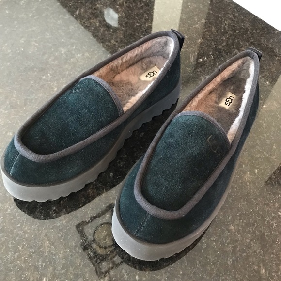 New UGG Super Moc Slipper, Black Cozy Loafers, Slip-Ons, Fuzzy Slippers, UGGs - Picture 4 of 14